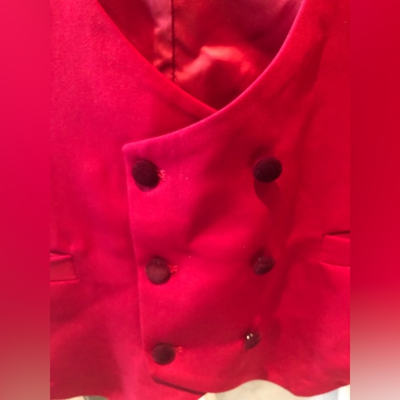 Mens red vest with suede buttons in size large with adjustable straps - Picture 3 of 8
